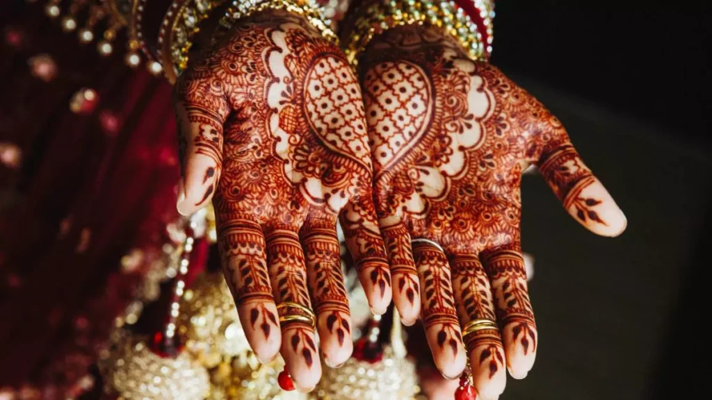 12_10_2022-karwa_chauth_mehandi_23136266