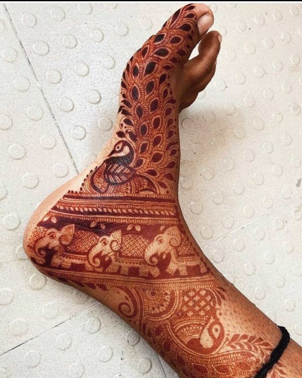 Leg Mehndi Art
Best mehndi designer in delhi ncr
