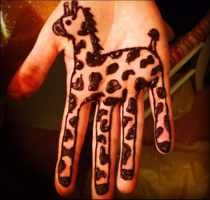 giraffe-mehndi-design